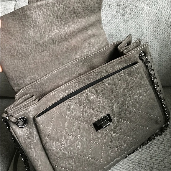 Chanel shoulder bag in grey caviar - Picture 13 of 16